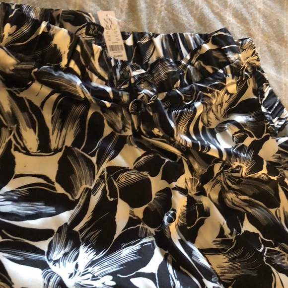 🤍🖤🩶Brand New Beautiful Silky NY&Co Jogger Pant 🩶 - Picture 7 of 7